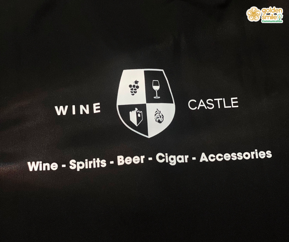 Logo thương hiệu Win Castle in sắc nét trên nền áo đồng phục
