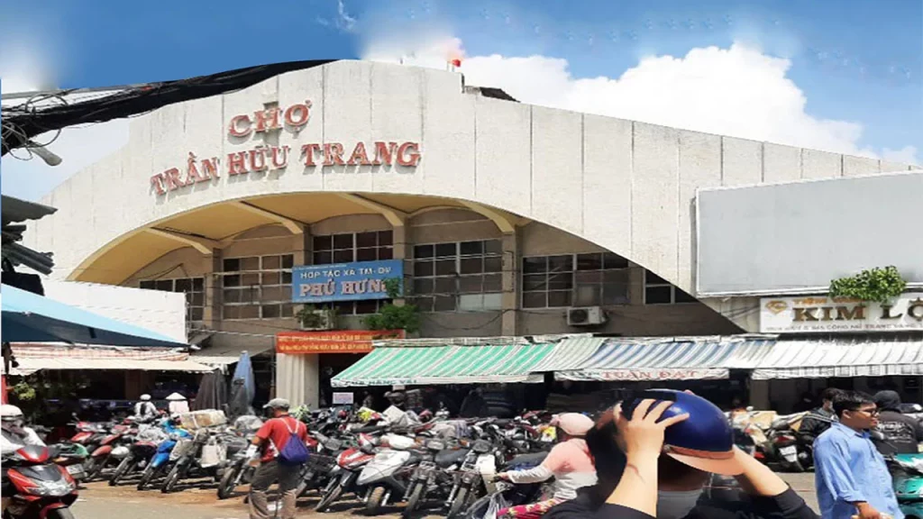 Khu chợ vải Trần Hữu Trang là thiên đường cho những tín đồ yêu thích may vá
