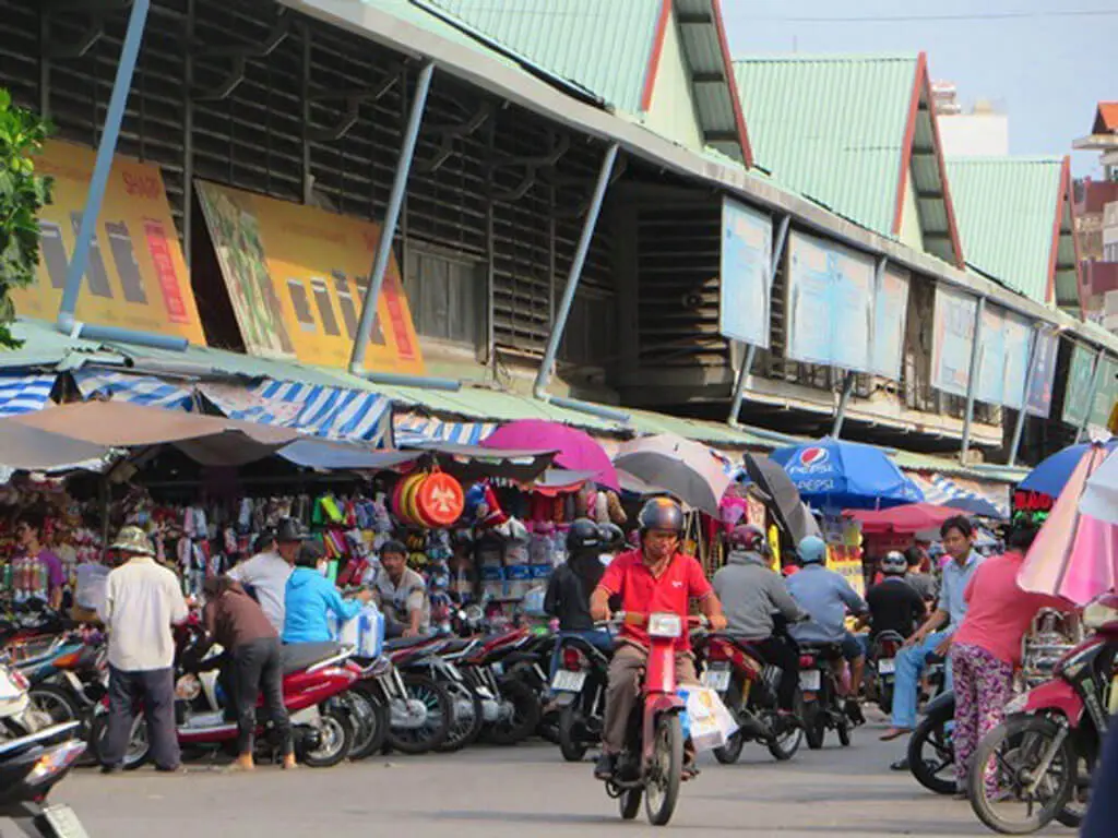 Chợ Kim Biên - nổi tiếng là khu chợ buôn bán vải sỉ lẻ sầm uất bậc nhất thành phố