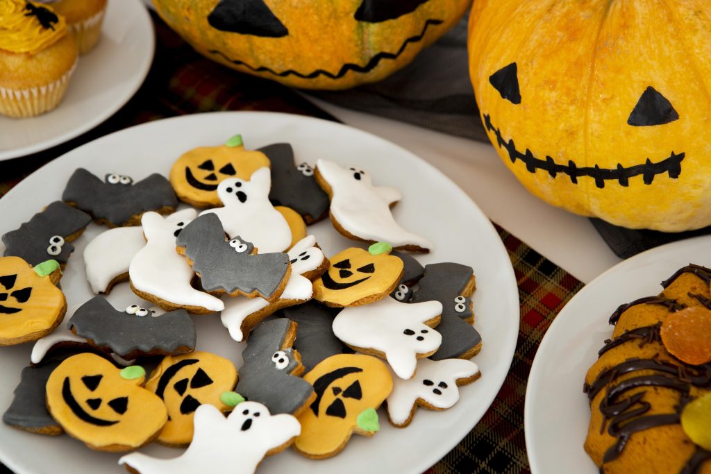 Bánh kẹo halloween có những thiết kế bắt mắt, lấy cảm hứng từ các biểu tượng kinh dị